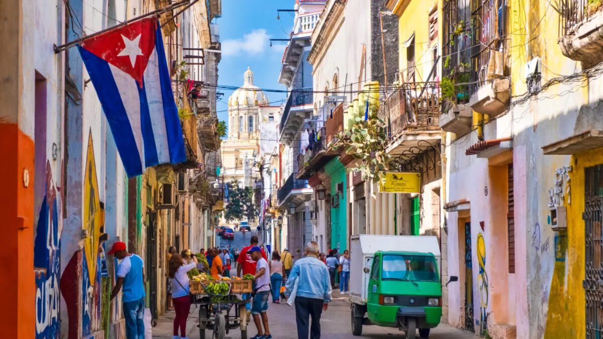 O turismo em Cuba cai pela metade: canadenses e russos visitam menos a ilha em 2026