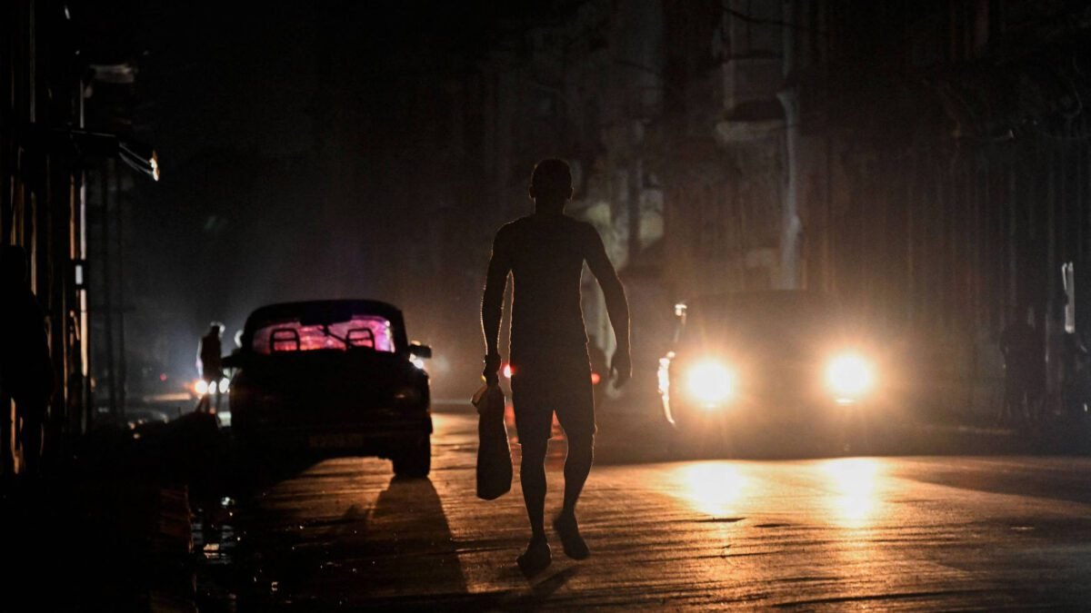 Cuba testa ônibus movidos a resíduos de suínos em meio à crise de combustível