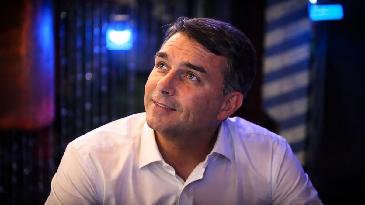 Flávio Bolsonaro amplia sua coalizão e cresce rejeição a Lula