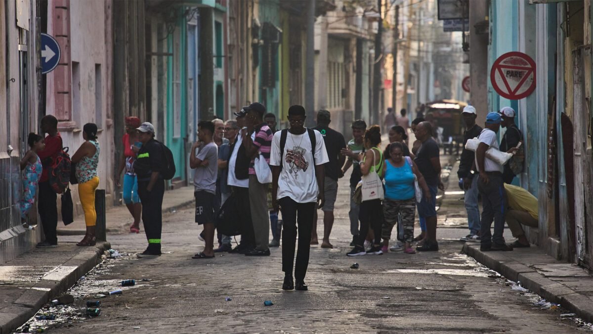 Pacientes com HIV e diabetes vagam pelas ruas de Cuba à espera de assistência médica