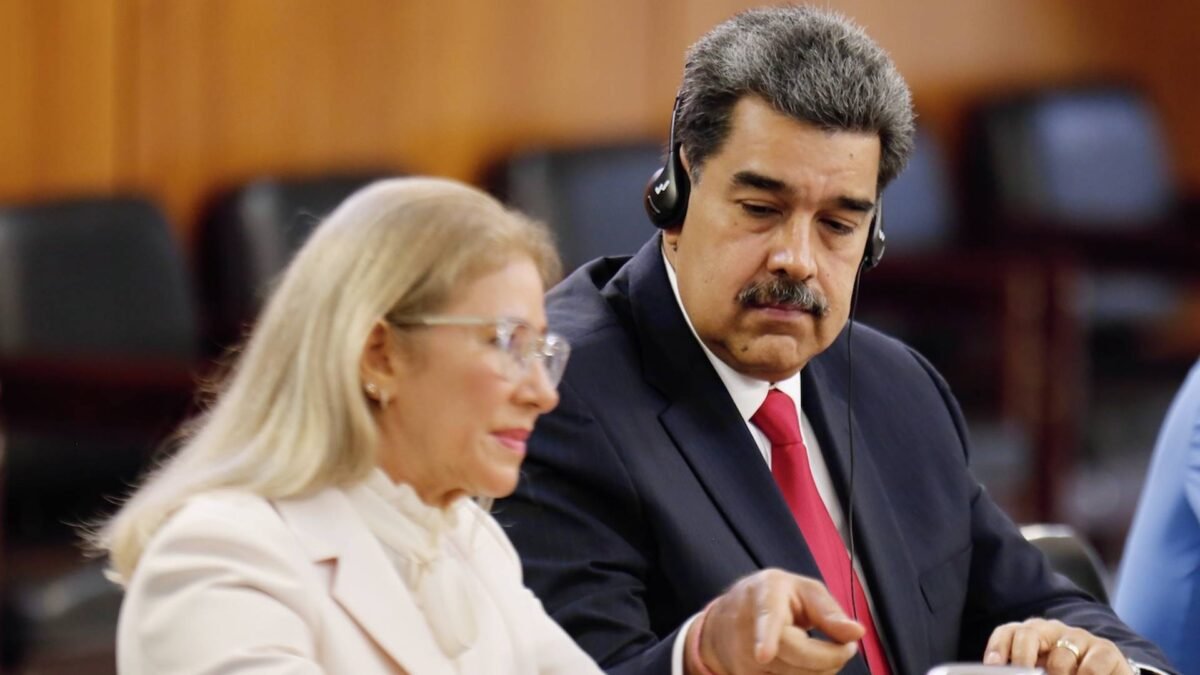O Departamento de Justiça dos EUA solicitou o adiamento do julgamento contra Nicolás Maduro e Cilia Flores
