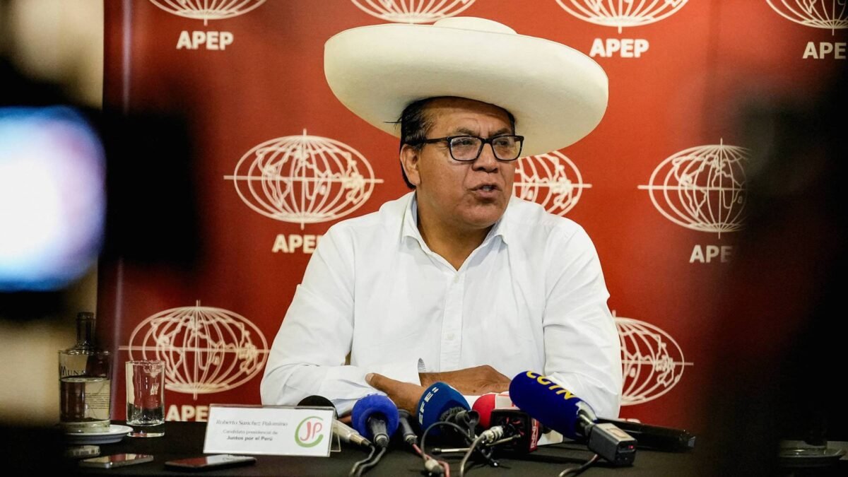 Roberto Sánchez desistiu: seu partido suspende arrecadação para anular seções eleitorais