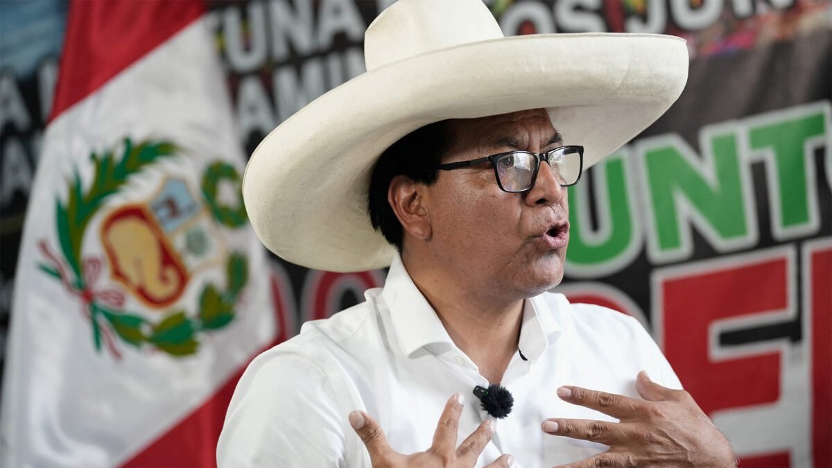 Eleição no Peru: projeções confirmam um empate técnico, com uma ligeira vantagem para Sánchez