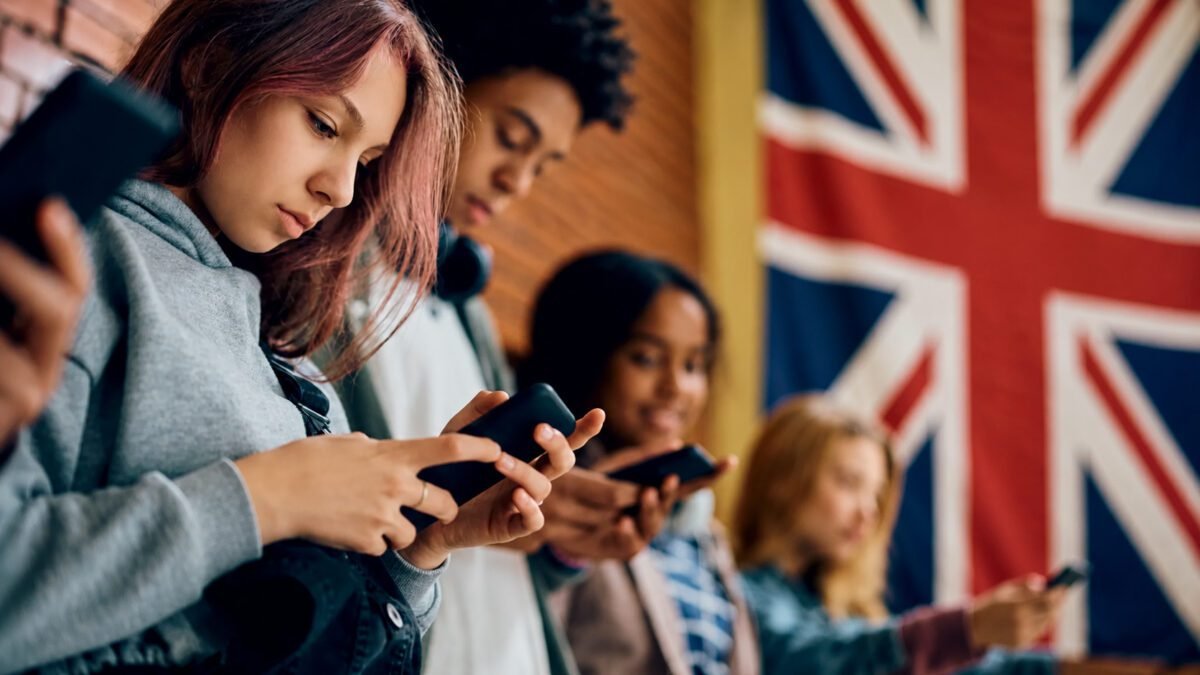 O Reino Unido vai proibir o uso de redes sociais para menores de 16 anos