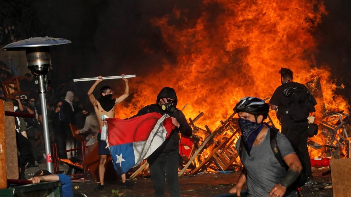 “Cadastro para vândalos” no Chile: a estratégia de José Antonio Kast