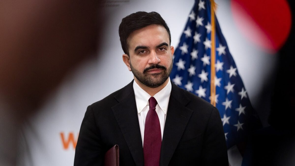 Democratas moderados buscam um pacto para impedir que os socialistas tomem o partido